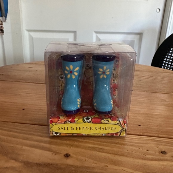Grasslands Road Other - Blue rain boots flower salt and pepper shakers